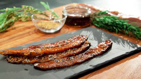 Bacon laqué à l’érable et aux épices à steak