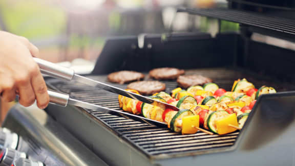 6 accessoires incontournables pour la cuisson au barbecue - Inspirations &  Conseils