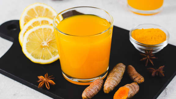 Shot curcuma, poivre et citron