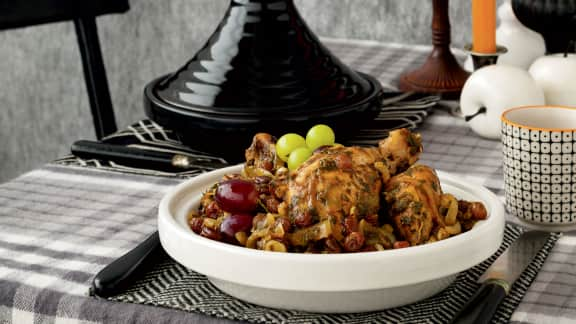 Tajine de poulet aux raisins et à la cannelle