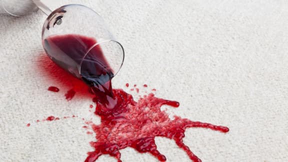 5 méthodes efficaces pour faire disparaitre les tâches de vin