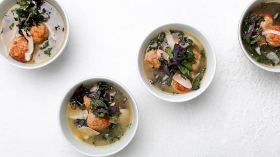 Mercredi : Soupe aux boulettes de poulet et au chou kale