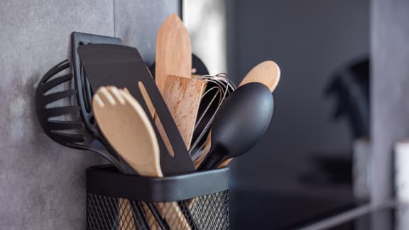 Vous les utilisez tous les jours, mais savez-vous quand remplacer vos ustensiles de cuisine?