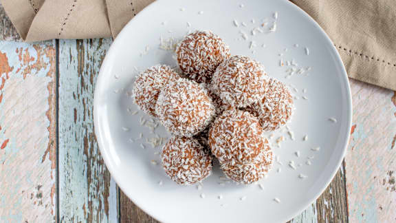 Boules d’amandes, coco et sirop d’érable