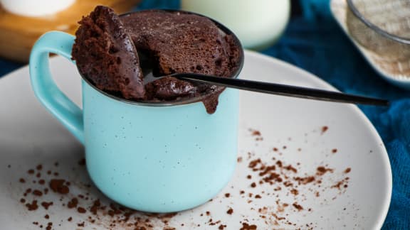 Brownies fondants dans une tasse