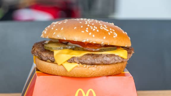4 raisons pour lesquelles vous avez encore faim après avoir mangé du « fast food »