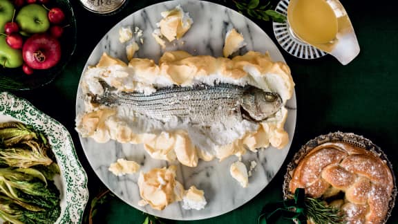 Poisson en croûte de meringue salée, frisée, sautée, et beurre monté au citron