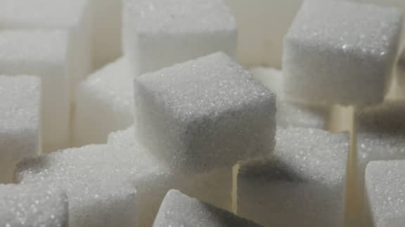 4 causes qui expliquent votre envie irrésistible de sucre