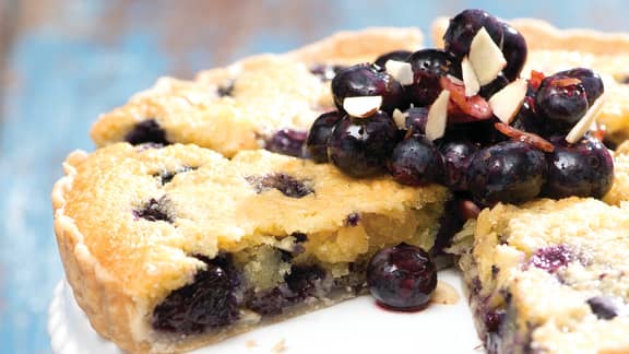 Tarte clafoutis aux bleuets et aux amandes