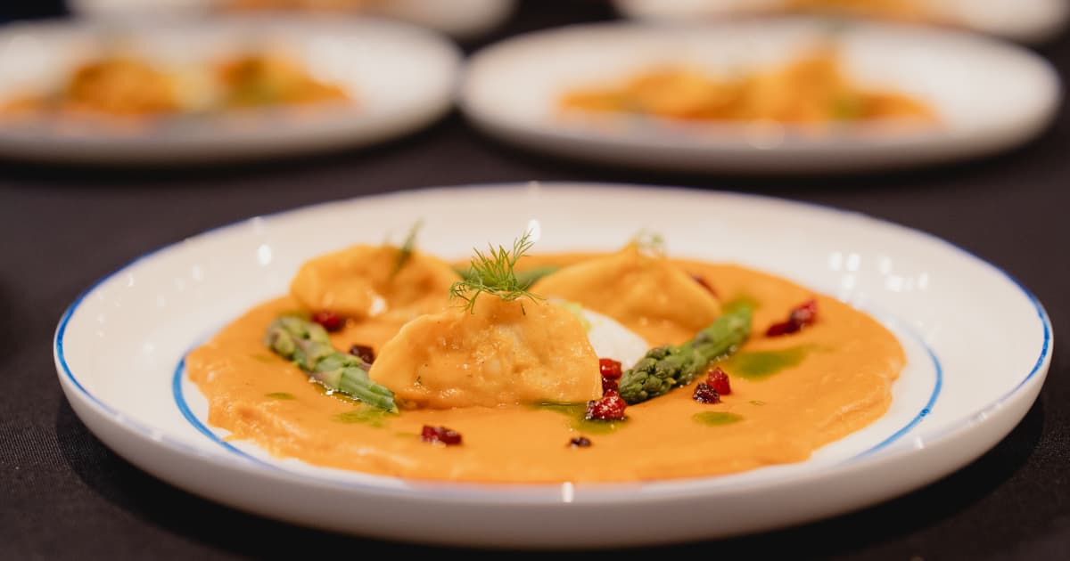 Raviolis aux crevettes, sauce à la bisque et chantilly au tofu | Zeste