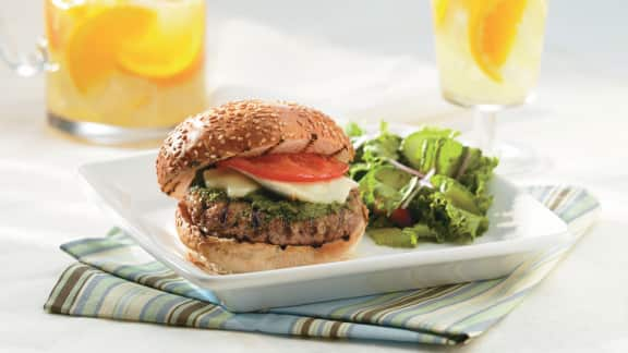 Burger de veau de lait du Québec au pesto et au brie