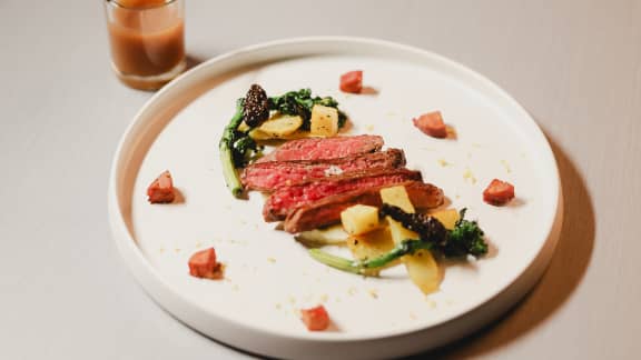 Picanha, purée de panais au chocolat blanc, morilles et sauce au porto