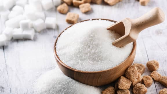 7 aliments qui vous font vieillir plus vite (sans que vous le sachiez)