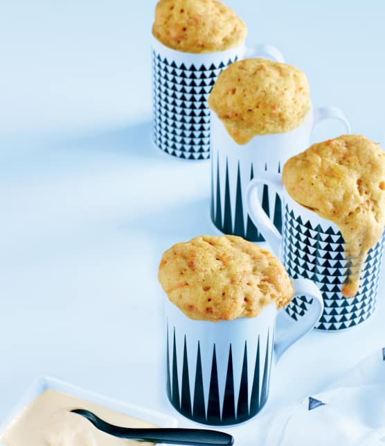 Gâteau aux carottes dans une tasse