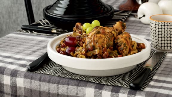 Tajine de poulet aux raisins et à la cannelle