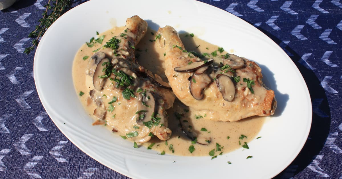 One pot de cuisses de poulet à la crème, champignons et vin blanc | Zeste