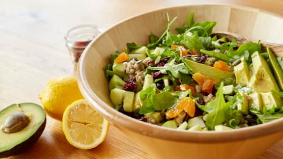 Salade de sarrasin, avocats et fruits