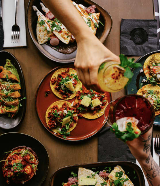 Voici un menu mexicain 5 services à 65$ pour les amateurs de tacos et de desserts