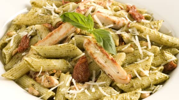 Penne au poulet et pesto