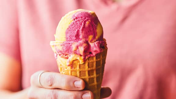 Glace à la framboise et à la mangue