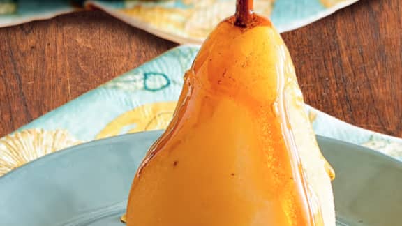 Poires pochées à l'érable et à la crème d'amandes
