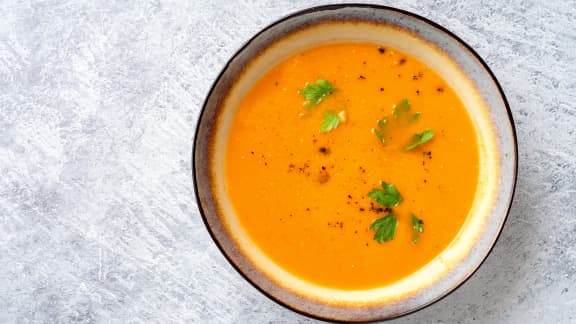 Cette recette de soupe est protéinée et anti-inflammatoire est à cuisiner tout l'hiver