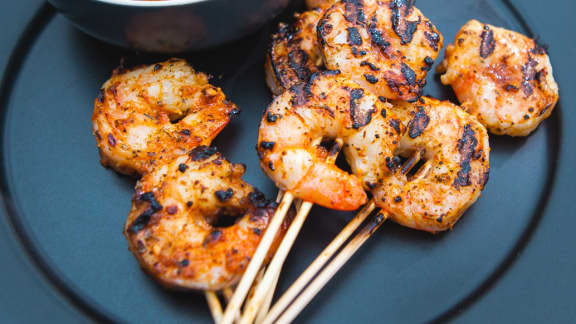 Crevettes grillées sur le BBQ style anticuchos