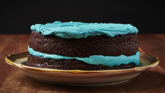Gâteau au chocolat à 2 étages avec glaçage