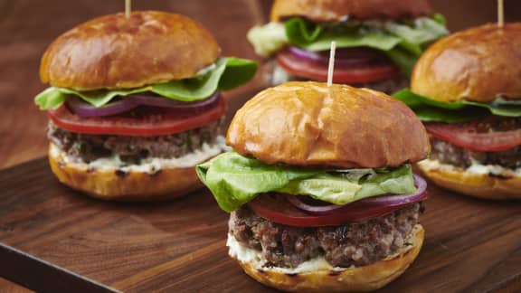 Burger d'agneau avec tartinade de feta à la menthe