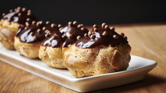 Choux à la crème, sauce choco-caramel