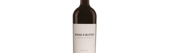 Le Cabernet-Sauvignon de Bread & Butter est rond et corsé, avec des notes de fruits mûrs et une pointe d'acidité. Que ce soit avec un ragoût de veau italien ou avec un steak sur le grill, ce vin s'accordera à merveille avec votre repas!