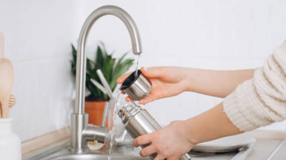Voici pourquoi les femmes de plus de 40 ans devraient boire plus d’eau