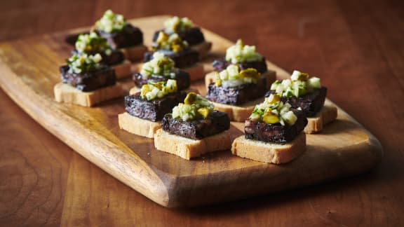 Bouchée de boudin noir, pomme verte et pistache