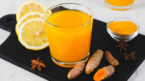 Shot curcuma, poivre et citron