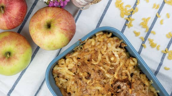 Macaroni gratiné au poulet et aux pommes