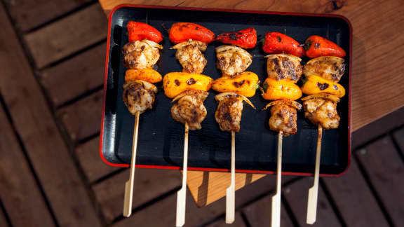 Mardi : Mini-brochettes de lotte sur le BBQ aux épices espagnoles