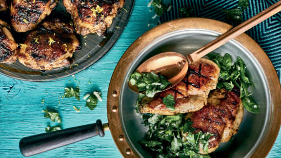 Duo de hauts de cuisse et poitrines de poulet aux herbettes