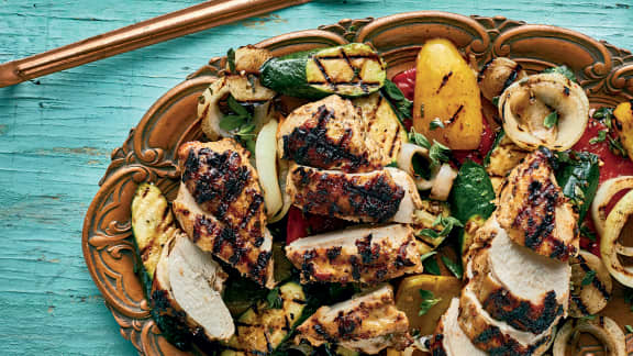 Le poulet domine les rabais en épicerie, voici 5 recettes d'Hugo Saint-Jacques pour le cuisiner