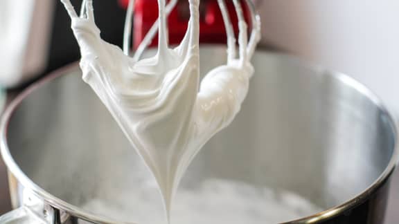Comment faire et réussir sa crème fouettée maison