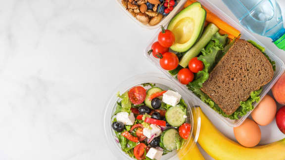 Les 4 aliments que les nutritionnistes ajoutent toujours à la boîte à lunch des enfants (et ceux qu'ils évitent)