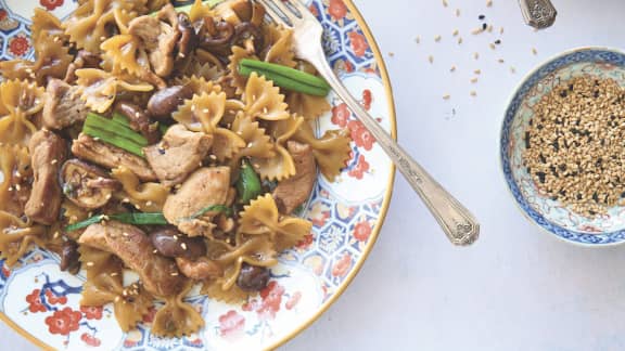 Vendredi : Farfalles au porc et aux champignons à l’asiatique