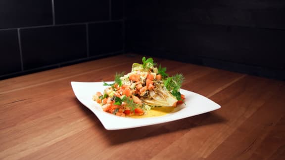Salade de laitue iceberg grillée et melon d’eau