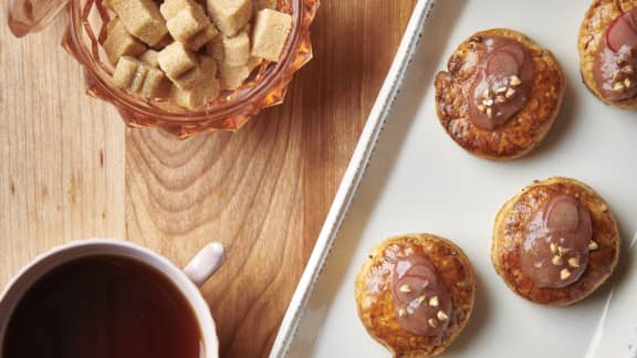 Scones maison à la compote de rhubarbe