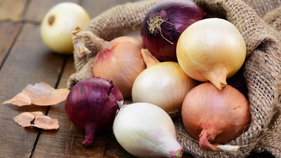 What is the difference between French shallots and onions?