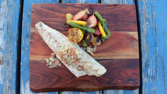 Filets de doré grillés, papillotes de légumes et tombée d'oignons à la rosette de Lyon