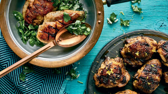 Duo de hauts de cuisse et poitrines de poulet aux herbettes