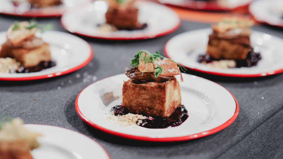 Foie gras, pain doré aux épices et compotée de bleuets