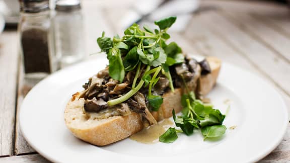 Toast au canard confit et aux légumes