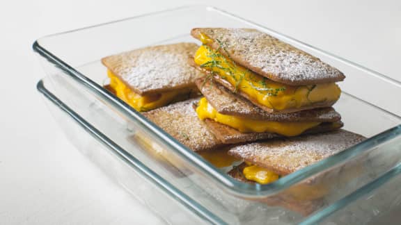 Sandwichs glacés à la mangue et aux spéculoos