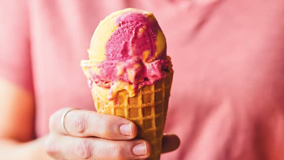 Glace à la framboise et à la mangue